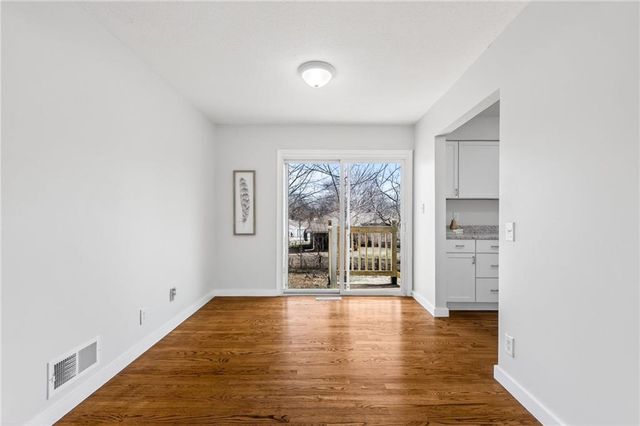 13321 Applewood Drive, Grandview, MO 64030