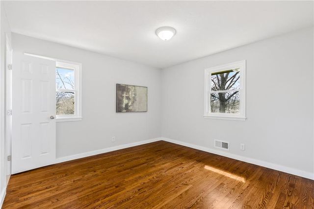 13321 Applewood Drive, Grandview, MO 64030