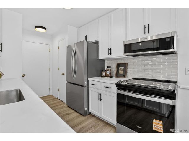 2064 S Balsam St, Lakewood, CO 80227