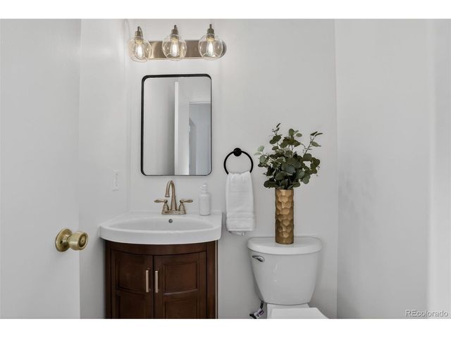 2064 S Balsam St, Lakewood, CO 80227