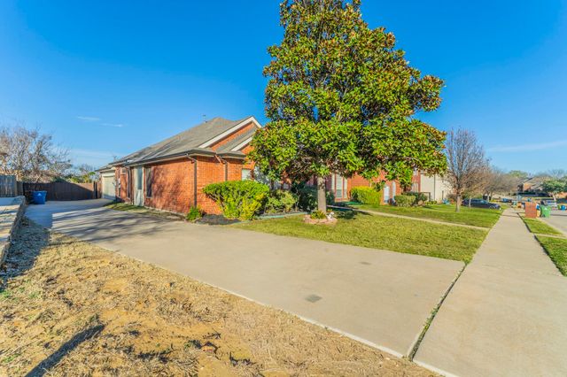 860 Tartan Trail, Highland Village, TX 75077