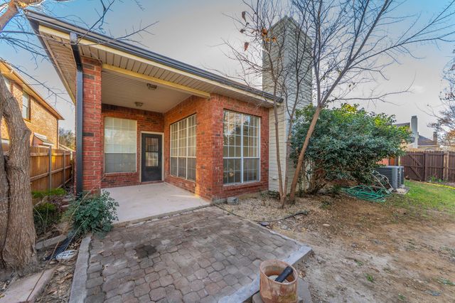 860 Tartan Trail, Highland Village, TX 75077