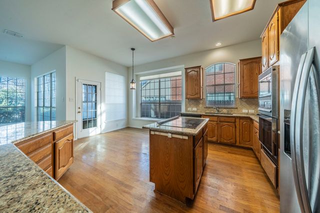 860 Tartan Trail, Highland Village, TX 75077