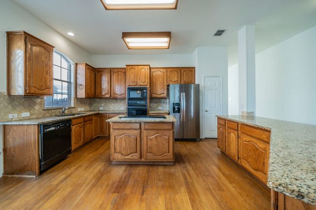 860 Tartan Trail, Highland Village, TX 75077