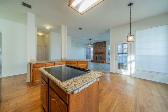 860 Tartan Trail, Highland Village, TX 75077