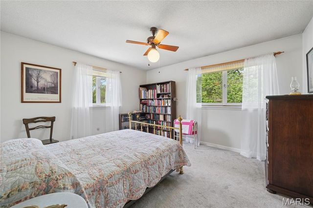 2417 Sunnybrook Drive, St Louis, MO 63114