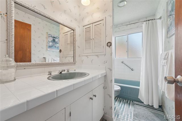 2417 Sunnybrook Drive, St Louis, MO 63114