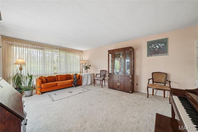 2417 Sunnybrook Drive, St Louis, MO 63114
