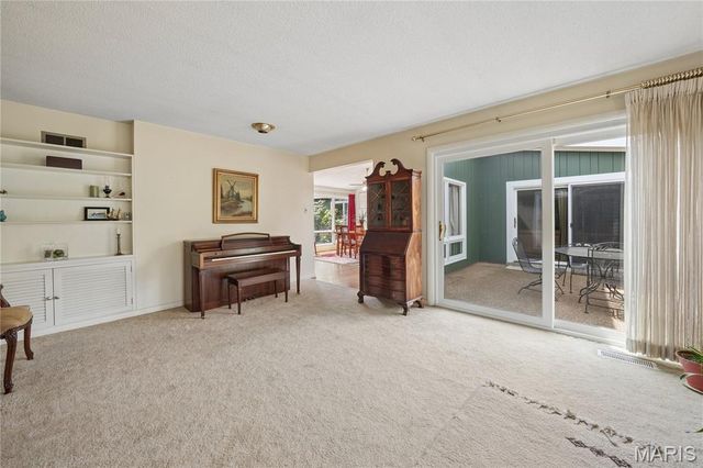2417 Sunnybrook Drive, St Louis, MO 63114