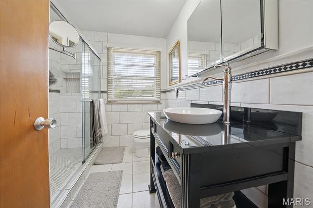 2417 Sunnybrook Drive, St Louis, MO 63114