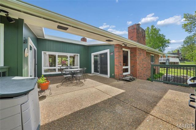 2417 Sunnybrook Drive, St Louis, MO 63114