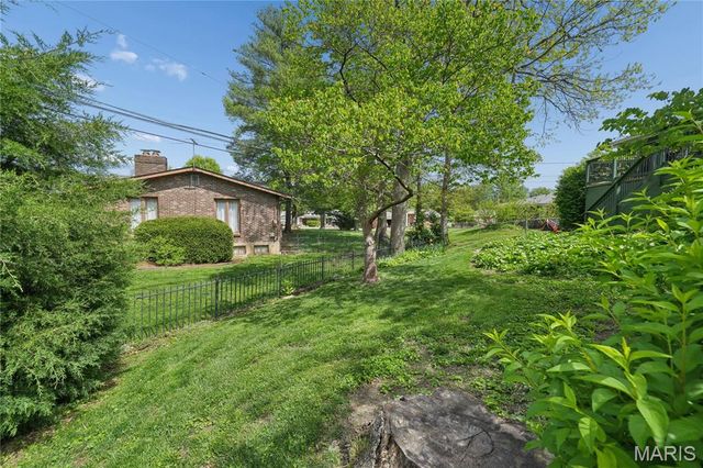 2417 Sunnybrook Drive, St Louis, MO 63114