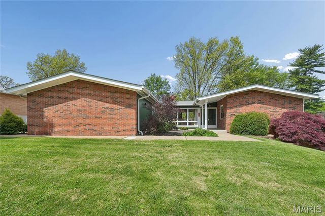 2417 Sunnybrook Drive, St Louis, MO 63114