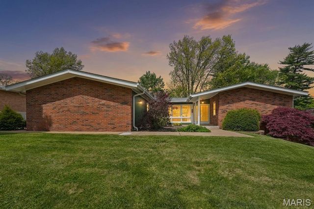 2417 Sunnybrook Drive, St Louis, MO 63114