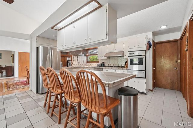 2417 Sunnybrook Drive, St Louis, MO 63114