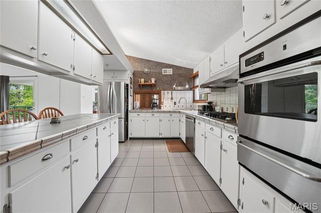 2417 Sunnybrook Drive, St Louis, MO 63114