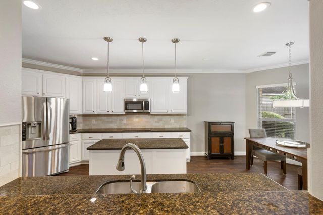 31 S Chandler Creek Circle, The Woodlands, TX 77381