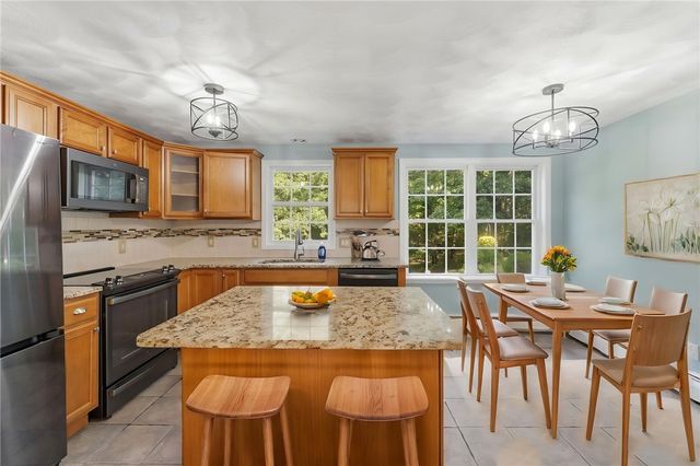 21 Casey Lane, Coventry, RI 02816