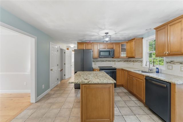 21 Casey Lane, Coventry, RI 02816