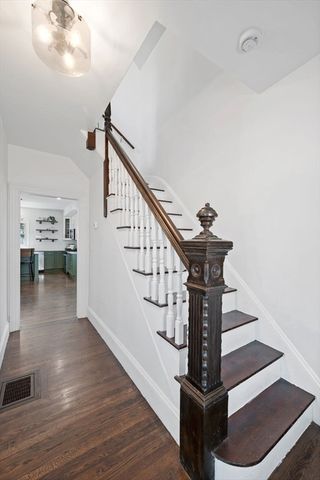 8 Chestnut St, Lynn, MA 01902