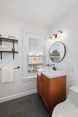 8 Chestnut St, Lynn, MA 01902