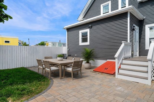 8 Chestnut St, Lynn, MA 01902