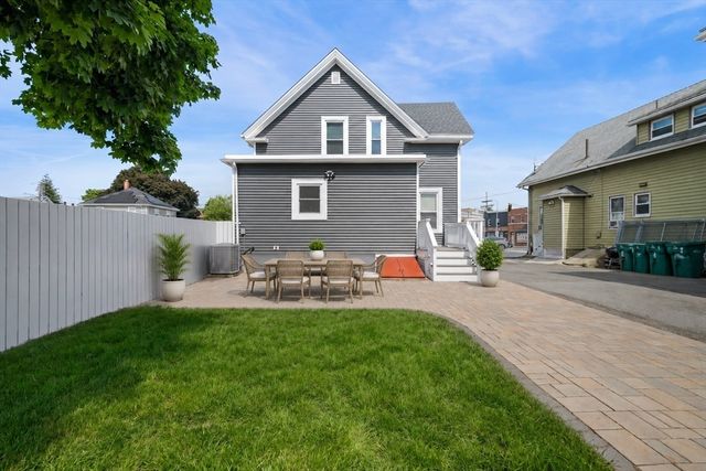 8 Chestnut St, Lynn, MA 01902