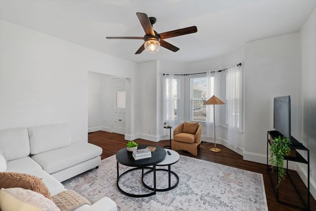 8 Chestnut St, Lynn, MA 01902