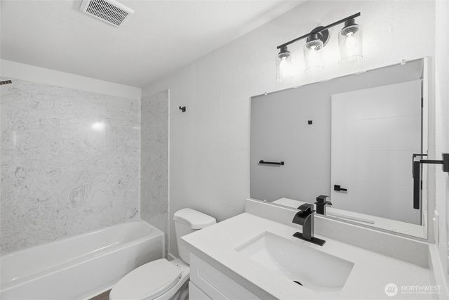 3234 Whitney Dr, Oak Harbor, WA 98277