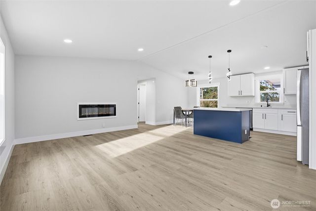 3234 Whitney Dr, Oak Harbor, WA 98277