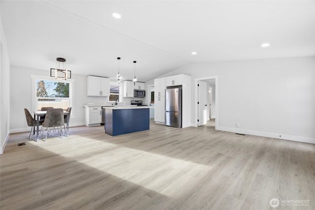 3234 Whitney Dr, Oak Harbor, WA 98277