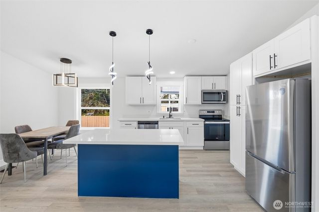 3234 Whitney Dr, Oak Harbor, WA 98277