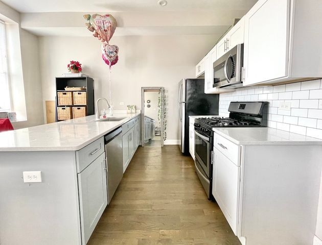 2620 W Cermak Road 2F, Chicago, IL 60608