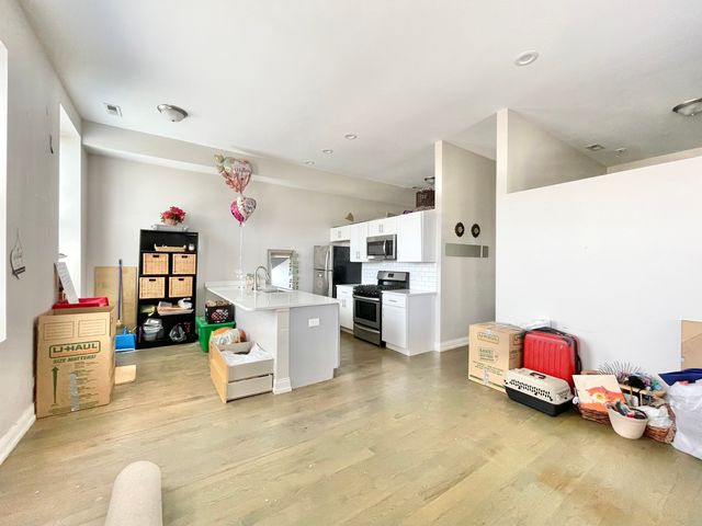 2620 W Cermak Road 2F, Chicago, IL 60608