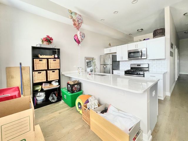 2620 W Cermak Road 2F, Chicago, IL 60608