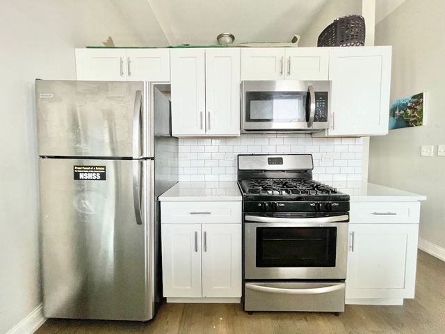 2620 W Cermak Road 2F, Chicago, IL 60608