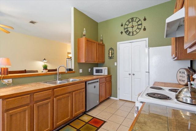 237 Moonstone DR, Jarrell, TX 76537