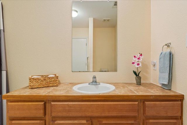 237 Moonstone DR, Jarrell, TX 76537
