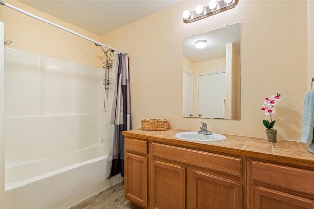 237 Moonstone DR, Jarrell, TX 76537