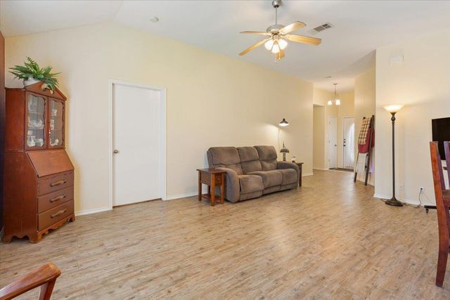 237 Moonstone DR, Jarrell, TX 76537