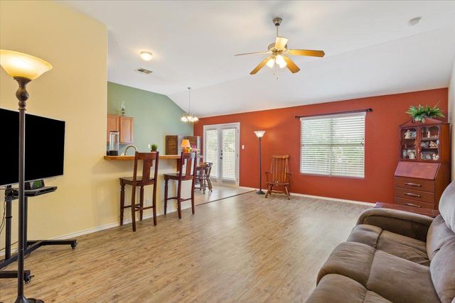 237 Moonstone DR, Jarrell, TX 76537
