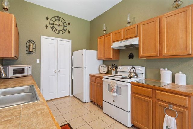 237 Moonstone DR, Jarrell, TX 76537
