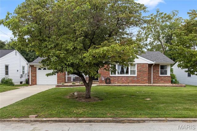 2211 Cherry Lane, St Charles, MO 63301