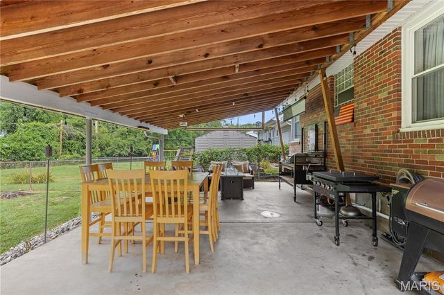 2211 Cherry Lane, St Charles, MO 63301