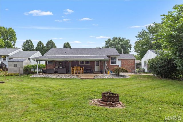 2211 Cherry Lane, St Charles, MO 63301