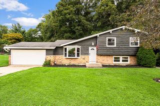 193 Lantern Drive NW, Comstock Park, MI 49321