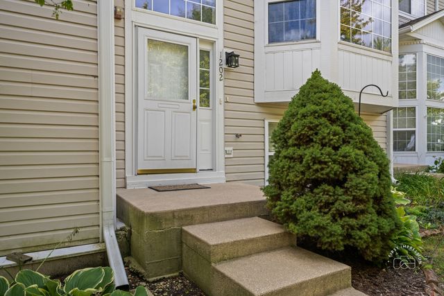 1202 Fox Hill Lane, North Aurora, IL 60542