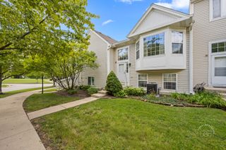 1202 Fox Hill Lane, North Aurora, IL 60542