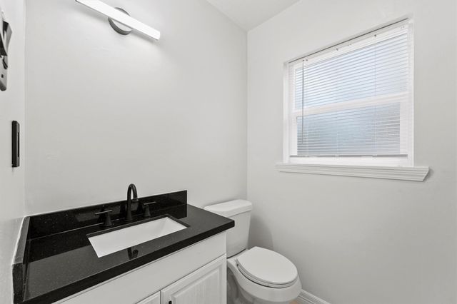 632 Meadowlawn Street, Shoreacres, TX 77571