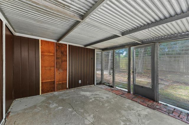 632 Meadowlawn Street, Shoreacres, TX 77571